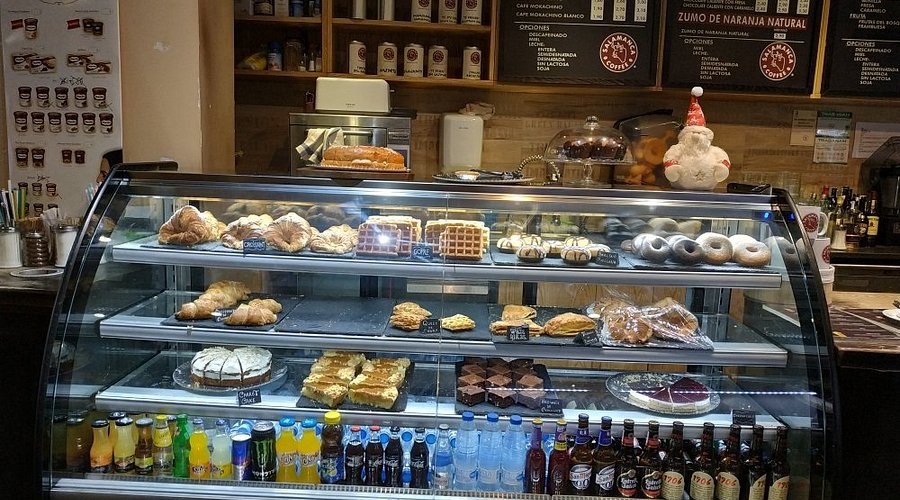 Best Cafés with Homemade Pastries in Salamanca