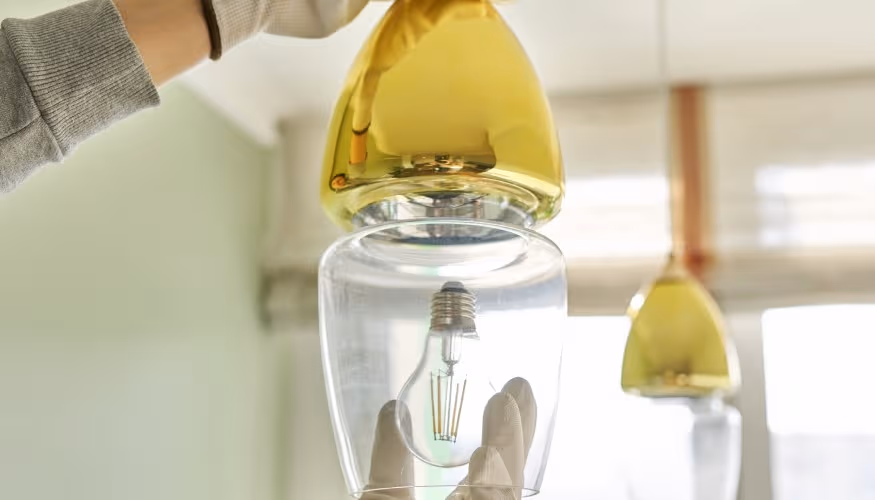 Lamp repair services in Granada without travel