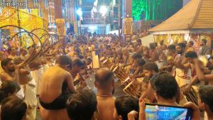 Paramekkavu Bagavathi Temple Vela - Veliyannur Desapattu on 29th Dec 2019