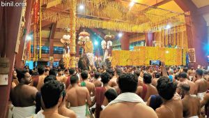 Paramekkavu Bagavathi Temple Vela - Veliyannur Desapattu on 1st Jan 2023