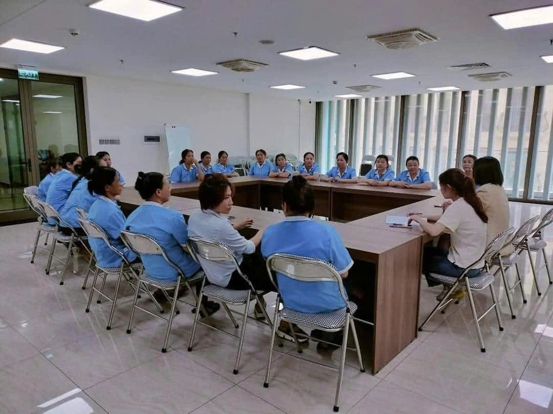 Vệ sinh kính sau xây dựng