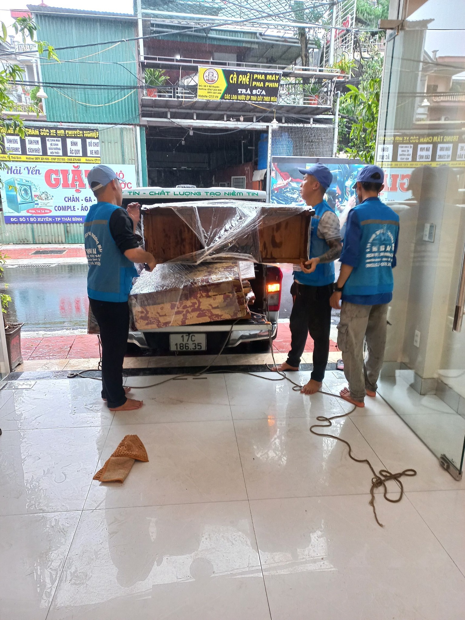 Đóng gói đồ đạc cẩn thận