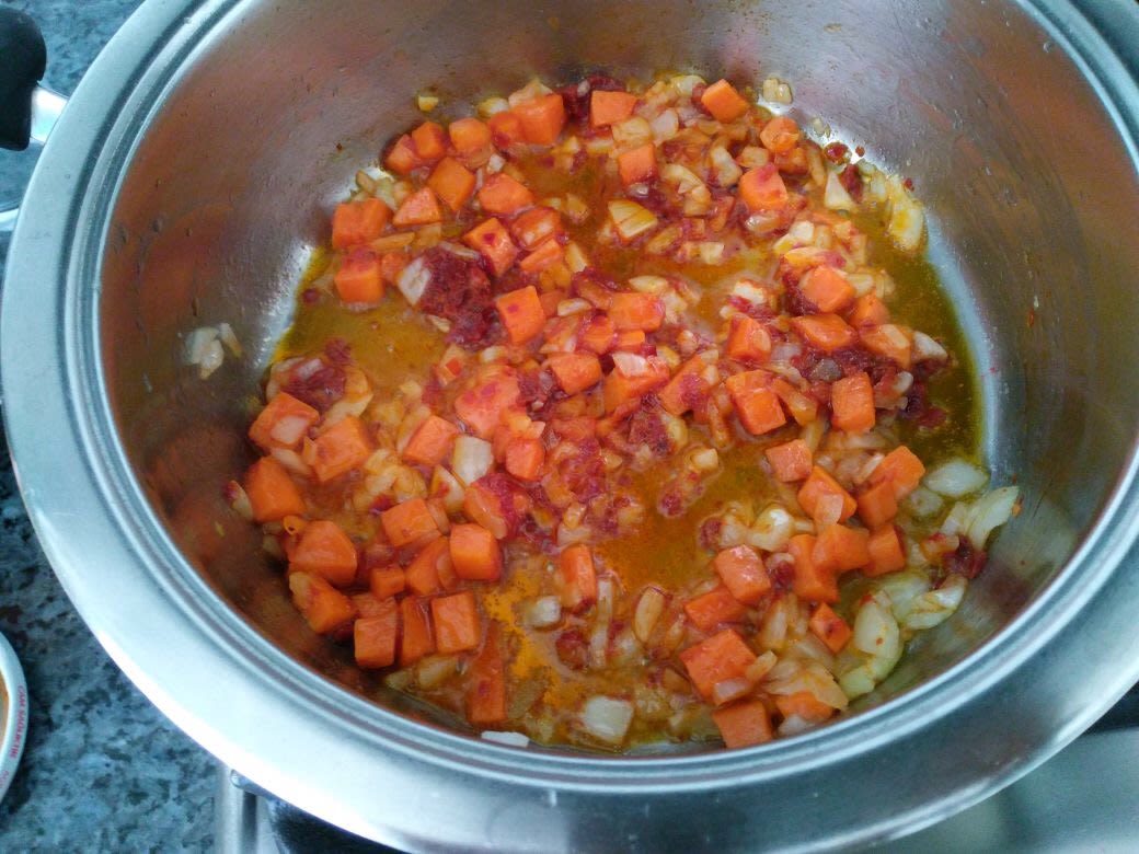 Patatesli Havuçlu Bezelye Yemeği Tarifi Adım 2