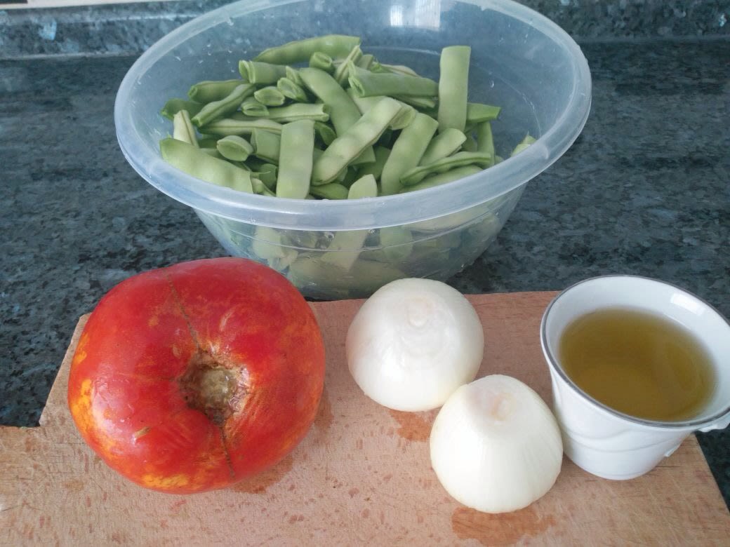 Zeytinyağlı Taze Fasulye Tarifi Adım 1