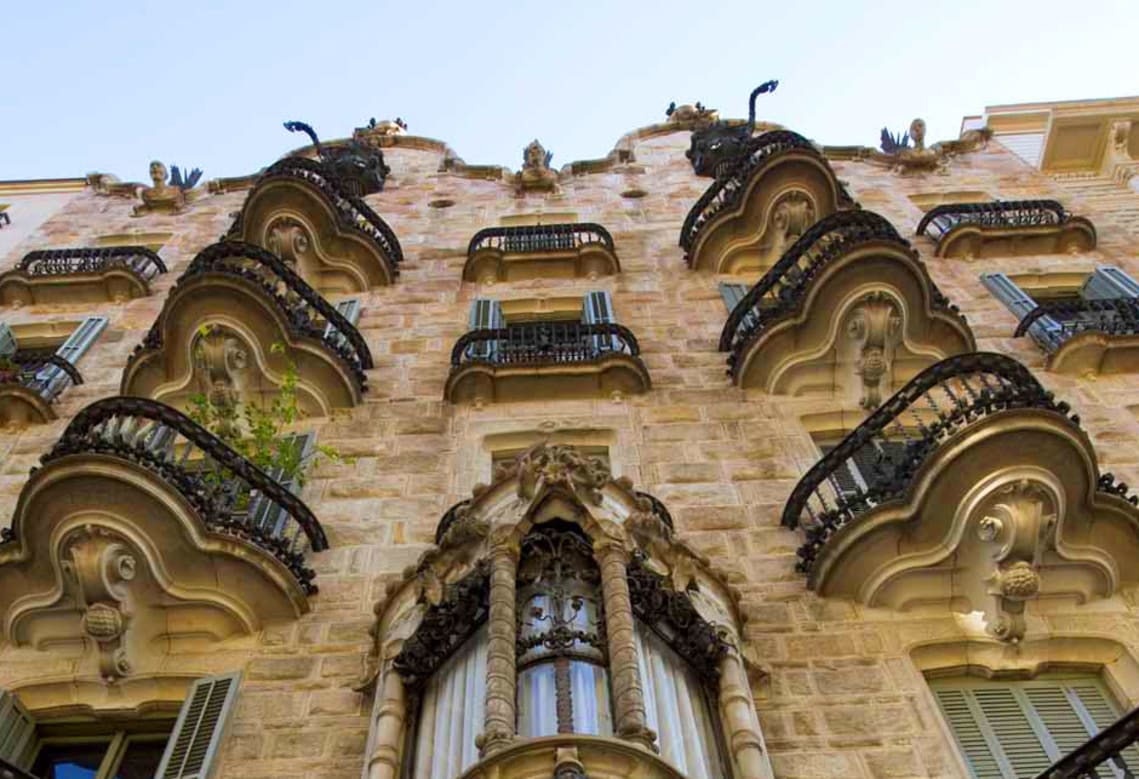 Casa Calvet - Gaudí Buildings