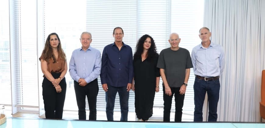 תמונה מחתימת ההסכם בין מהדרין וטראלייט. קרדיט: ענבל מרמרי תמונה מחתימת ההסכם בין מהדרין וטראלייט. קרדיט: ענבל מרמרי