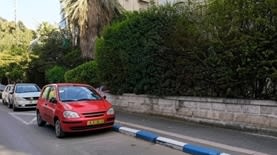 חניה בכחול לבן