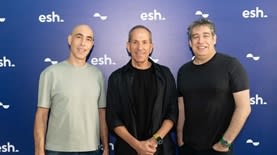 בנק אש. ניר צוק, שמוליק האוזר יו בנק אש. ניר צוק, שמוליק האוזר יו"ר ויובל אלוני מנכ"ל (קרדיט: גדי סיארה)