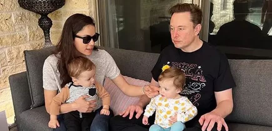 מאסק עם שיבון זיליס והתאומים (X)