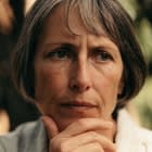 אישה זוכרת, חושבת (גרוק)