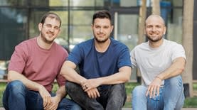 עמוס פלד מיכאל ויינשטיין ודניאל סירוטה, גארדיו (עומר הכהן)