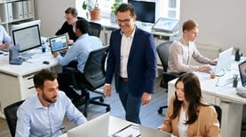 עובדים מהמשרד והבוס מרוצה, קרדיט: גרוק