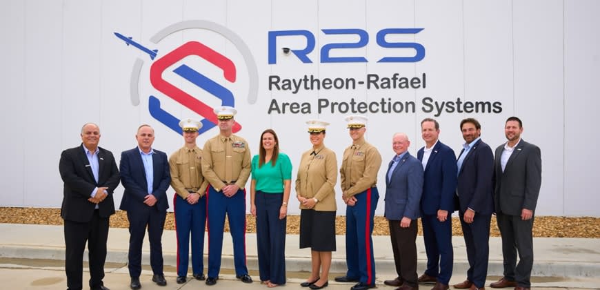 קלינט אוניל, ג'ונתן קייסי, טום לליברטי, הגב' שרה סנדרס האקבי,  ד"ר יובל שטייניץ, יואב תורג'מן, R2S