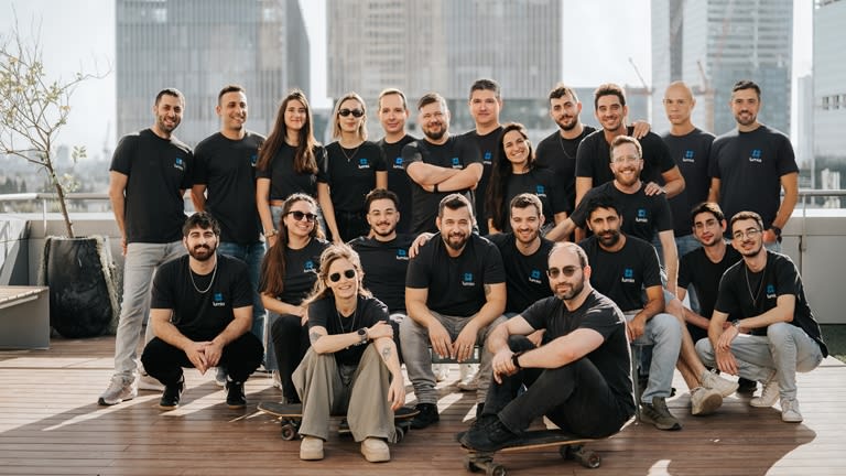 צוות לומיה, באדיבות החברה