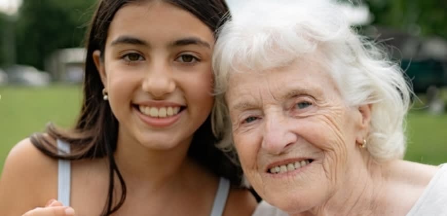 סבתא ונכדה (X) סבתא ונכדה (X)