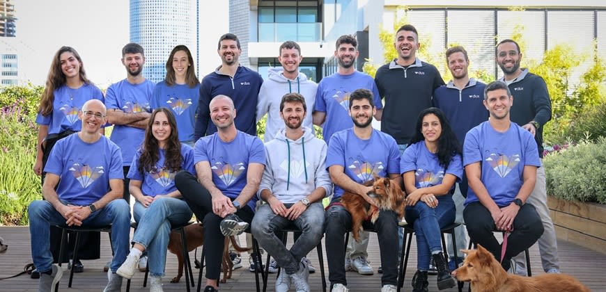 עובדי Dux, צילום: מעין רחימה עובדי Dux, צילום: מעין רחימה