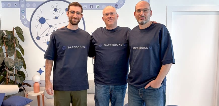 מייסדי Safebooks - מימין בועז אבידן אחיקם קאופמן גיא בר-גיל צילום: Safebooks מייסדי Safebooks - מימין בועז אבידן אחיקם קאופמן גיא בר-גיל צילום: Safebooks