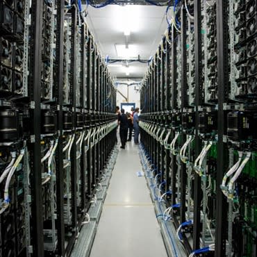 חוות שרתים, קרדיט: גרוק