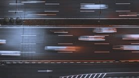 נהיגה בכביש. צילום: Ruiyang Zhang באתר PEXELS