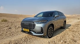 ג'אקו 8 פלאג אין הייבריד. צילום יואב פולס