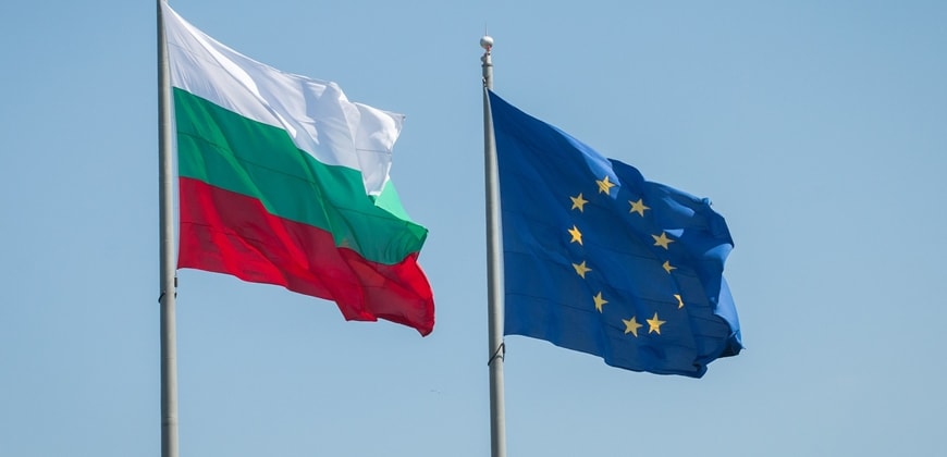 דגל בולגריה ודגל האיחוד האירופאי, צילום: רשתות