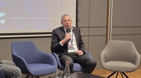 שי אהרונוביץ בועידת המשקיעים של ביזפורטל. קרדיט: בן פלמון