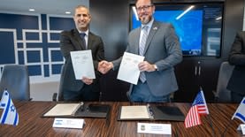 ראש מינהל המכס הישראלי, כפיר חן, וריקארדו מיוראל סגן מנהל אגף חקירות בינלאומיות HSI דובר רשות המיסים