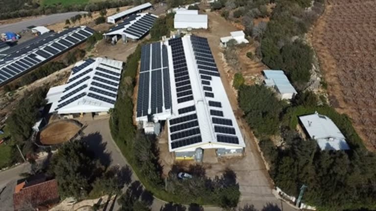 מערכת סולארית מסחרית, התקנה של חברת NRG. צילום: יח