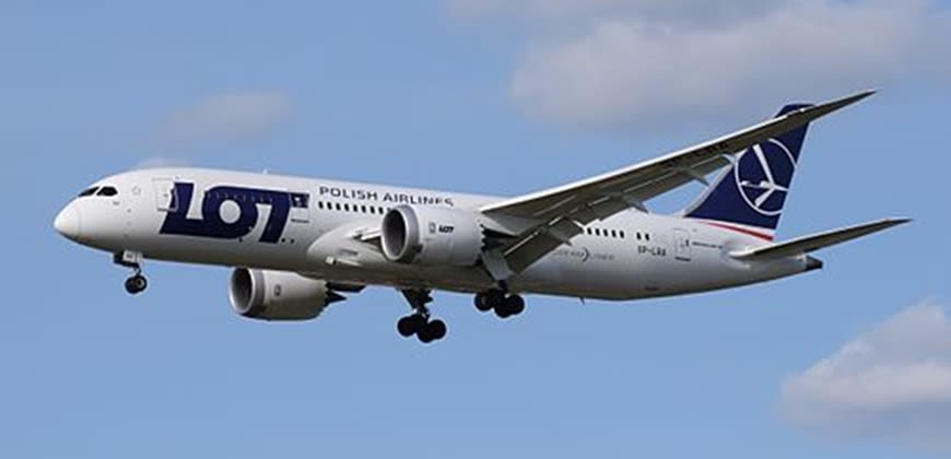 מטוס של LOT צילום: By Myself (Adrian Pingstone). - My own photo, taken with a Nikon D5300 DSLR and T