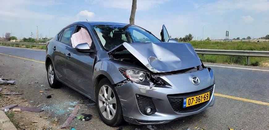 תאונה    (בעזרת AI)