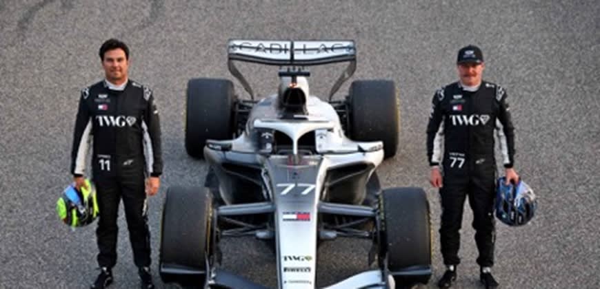 שני נהגי קאדילאק, וולטרי בוטאס (מימין) וסרג׳יו פרז. קרדיט: קאדילאק