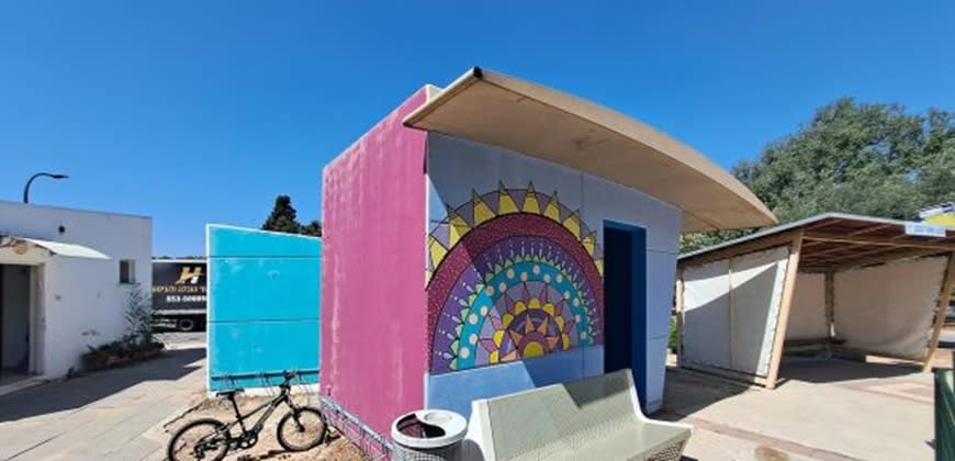 מיגונית בקיבוץ ארז (צילום: מיכאל יעקובסון, ויקיפדיה)