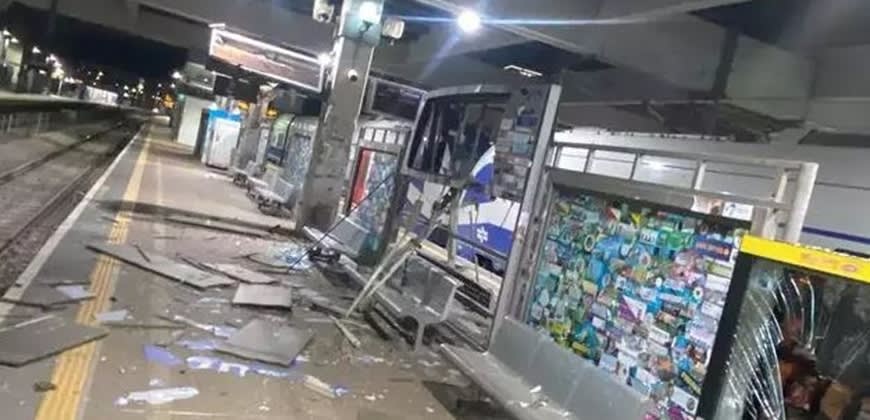 תחנת סבידור אחרי נפילת הטיל  (רשתות)