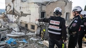 פגיעת טיל איראני (צילום: דוברות כבאות והצלה)