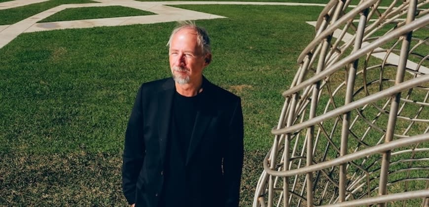 אדם באק רשתות חברתיות