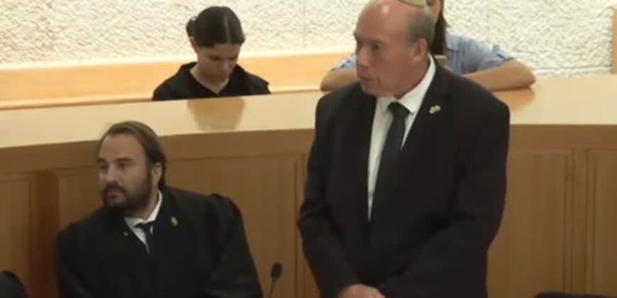 המבקר מתניהו אנגלמן ובא כוחו מתן גוטמן היום בדיון בבג"ץ (צילום: לע"מ, הרשות השופטת) המבקר מתניהו אנגלמן ובא כוחו מתן גוטמן היום בדיון בבג"ץ (צילום: לע"מ, הרשות השופטת)