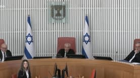 השופטים כשר, גרוסקופף ושטיין בדיון על החרמת עמית בידי לוין (צילום: לע"מ, הרשות השופטת) השופטים כשר, גרוסקופף ושטיין בדיון על החרמת עמית בידי לוין (צילום: לע"מ, הרשות השופטת)