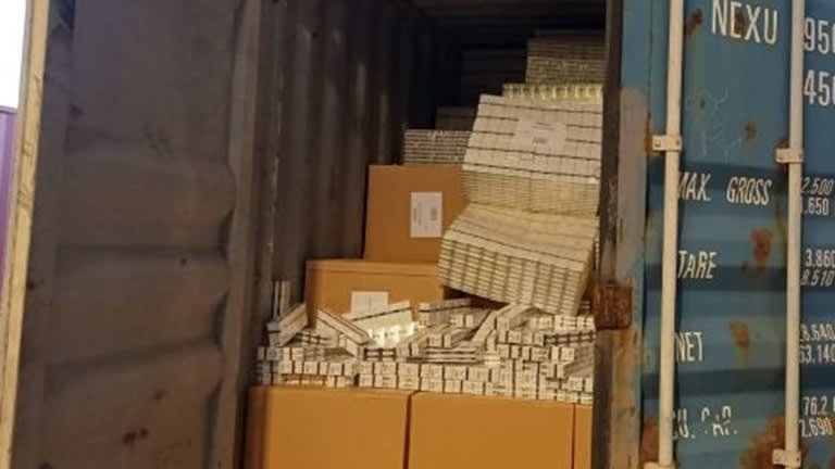הברחת סיגריות, צילום: דוברות רשות המסים ודוברות המשטרה