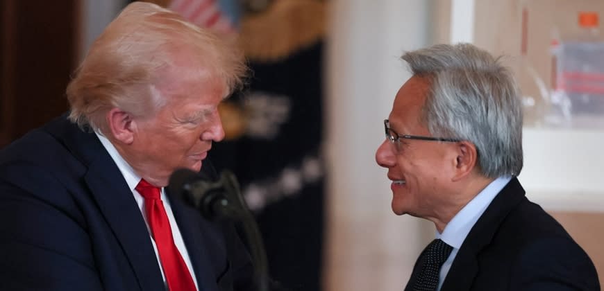 דונלד טראמפ והואנג ג'נסן (X) דונלד טראמפ והואנג ג'נסן (X)