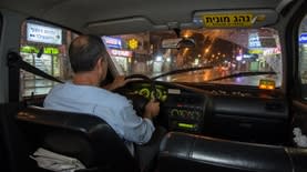 נהג מונית (בעזרת גרוק) - צילום: (גרוק) נהג מונית (בעזרת גרוק)