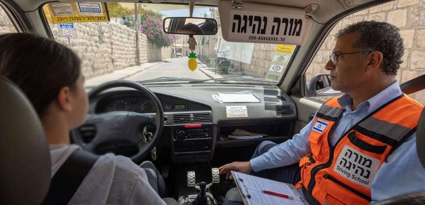 מורה נהיגה (בעזרת גרוק) מורה נהיגה (בעזרת גרוק)