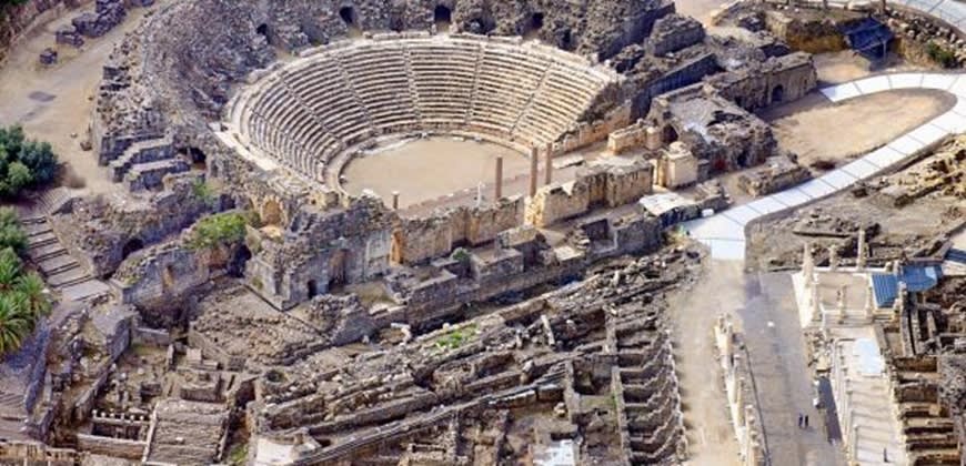 התיאטרון הרומי בבית שאן (צילום: אברהם גרייסר, ויקיפדיה)