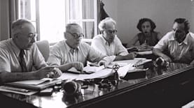 ועדת הבחירות לכנסת השנייה. במרכז: נשיא בית המשפט העליון, יצחק אולשן (צילום: תדי בראונר, לע"מ)