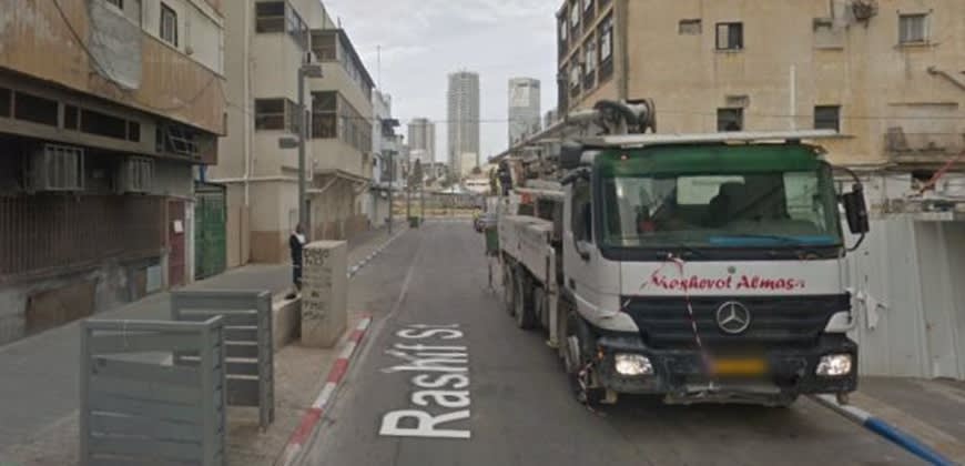 רחוב רשי"ף בתל אביב, זירת המחלוקת (צילום: גוגל סטריט וויו) רחוב רשי"ף בתל אביב, זירת המחלוקת (צילום: גוגל סטריט וויו)