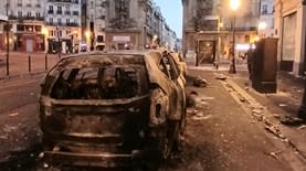 מכוניות שרופות ליד שער סן-דני בפריז אחרי המהומות בצרפת 1710