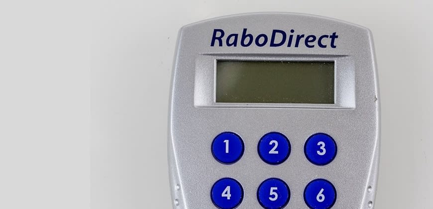 מחולל קודים Digipass 250 של וואן ספאן, לשעבר VASCO, במיתוג של רבובנק (צילום: ויקימדיה)