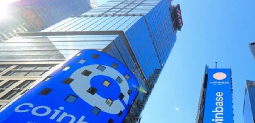 שלטי קוינבייס בטיימס סקוור בניו יורק (צילום: NASDAQ)