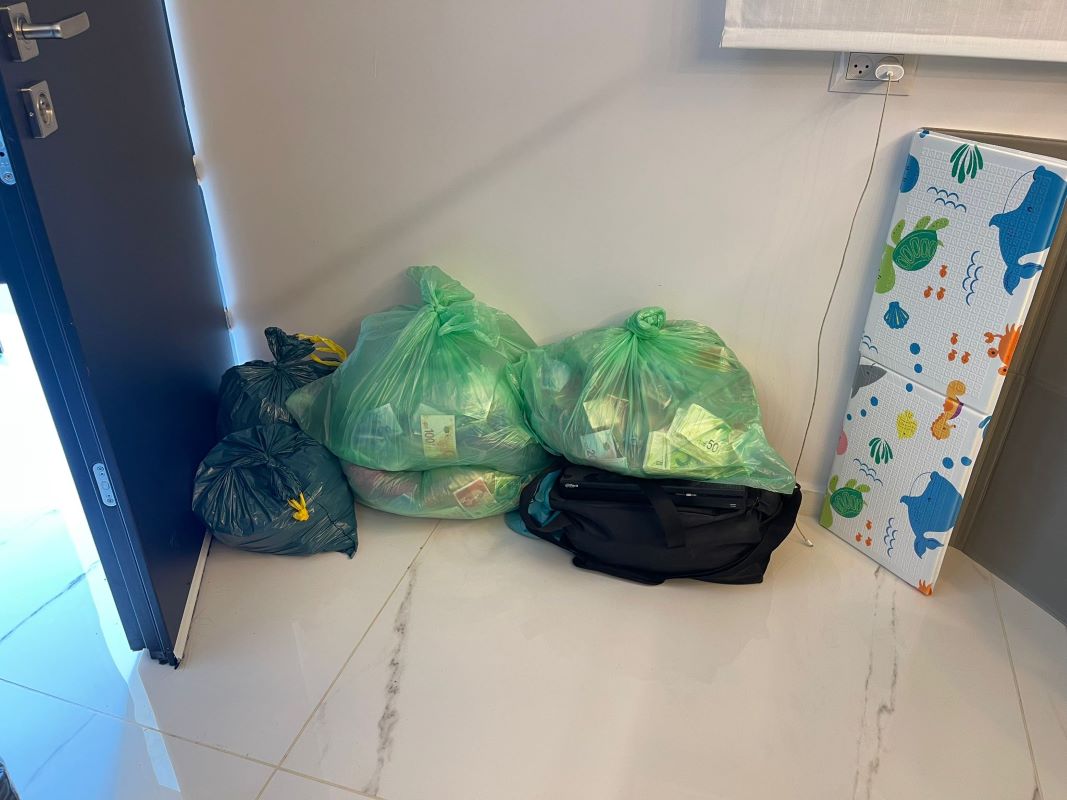 7 מיליון שקל בשקיות זבל  צילום דוברות המשטרה