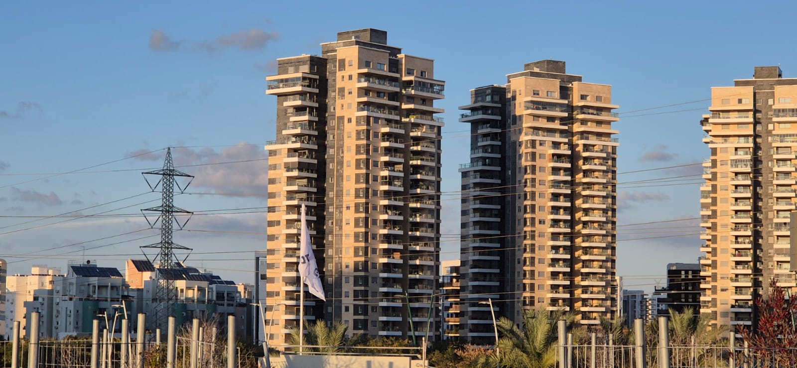 דירות חדשות (איציק יצחקי)