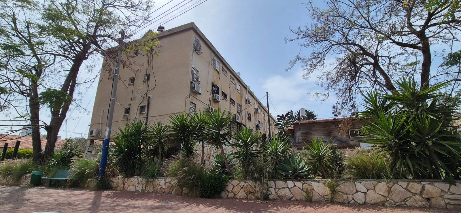 דירה יד שנייה (איציק יצחקי)